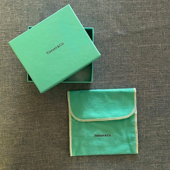 Tiffany box with dustbag - Picture 1 of 8